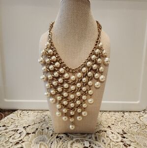 Forever 21 Gold and Cream Pearl Necklace